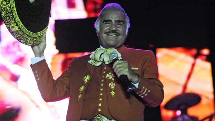 Regresa al hospital operan de emergencia a Vicente Fernández tras caída en su rancho