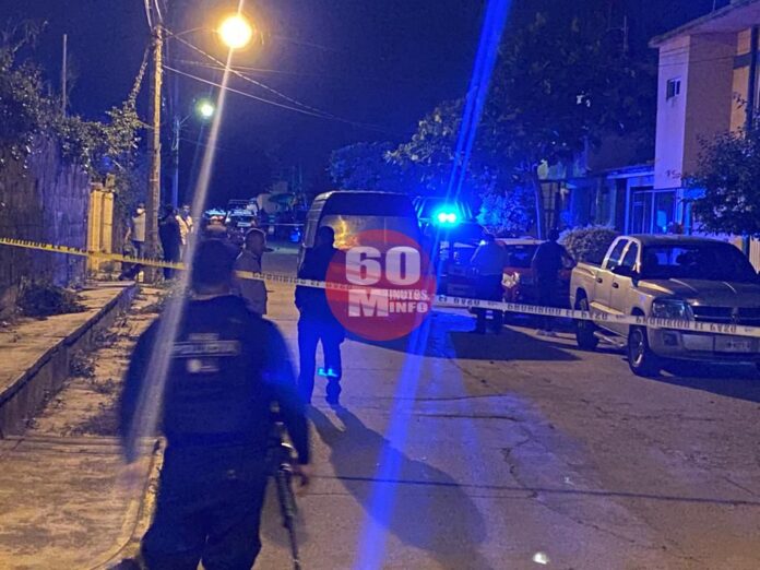 Motociclistas asesinan a mujer tras persecución en Minatitlán2