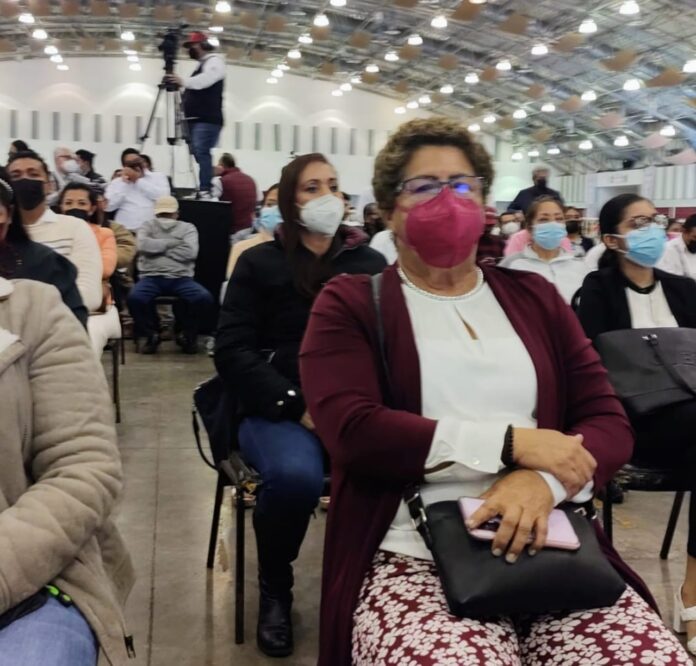 Esmeralda Mora en la ponencia de Rocio Nahale