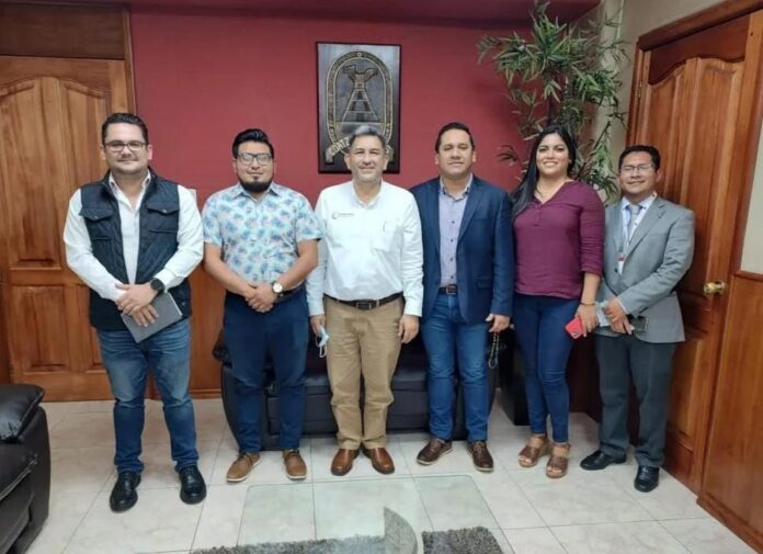 INTEGRANTES DE CEAP CON EL ALCALDE AMADO CRUZ MALPICA