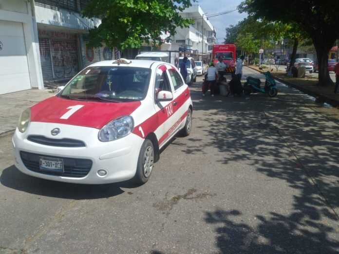 TAXI CHOCA EN COATZACOALCOS