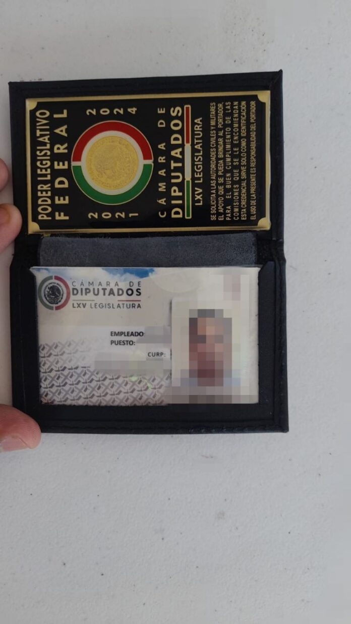 lo detienen con migrantes