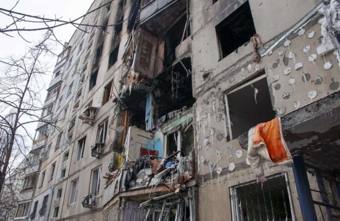 edificio-destruido-en-jarkov-ucrania-tras-ataque-ruso