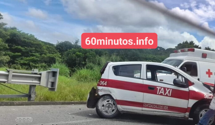 2 lesionados y un taxi de Coatza