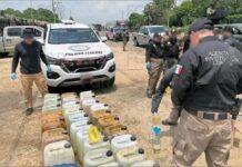 🚨 FGR asegura más de mil 800 litros de combustible en cateos en el sur de Veracruz