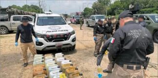 🚨 FGR asegura más de mil 800 litros de combustible en cateos en el sur de Veracruz