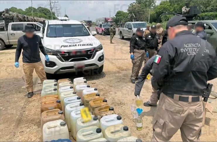 🚨 FGR asegura más de mil 800 litros de combustible en cateos en el sur de Veracruz