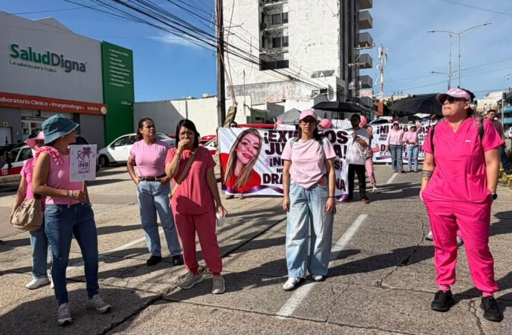 ¡JUSTICIA PARA LA DRA. CRISTINA RAMOS! MARCHAN EN COATZACOALCOS Y EXIGEN LA DETENCIÓN DEL PRESUNTO RESPONSABLE