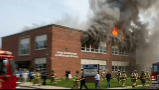 MUEREN 14 23INCENDIO ESCUELA