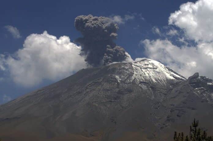 Volcan-Popocatepetl-continua-arrojando-ceniza-e1686016783605