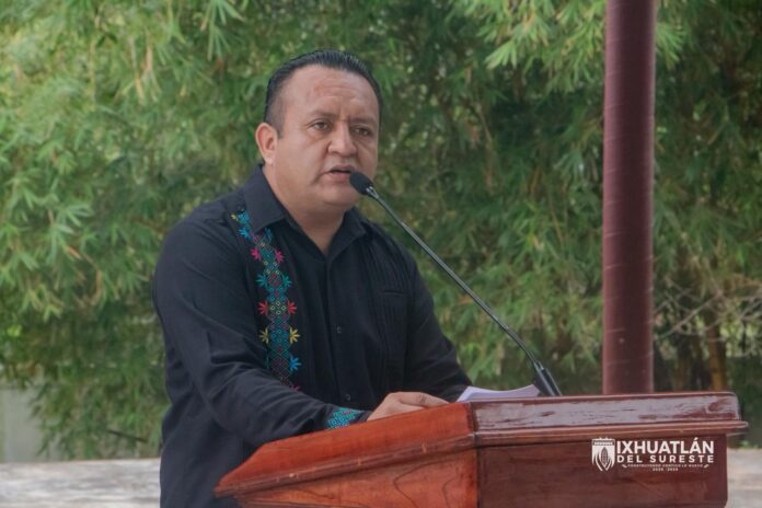 RAUL GONZALEZ ALCALDE DE IXHUATLAN DEL SURESTE