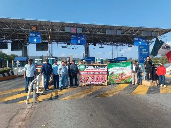 bloqueos-carreteros-agricultores-de-aguascalientes-se-concentran-en-la-carretera-45-norte_45d65f82-1a4d-44c5-b16c-f59c6eb2688f_media