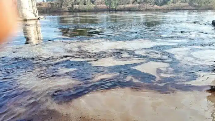 derrames-petroleo-suman-inundacion-norte