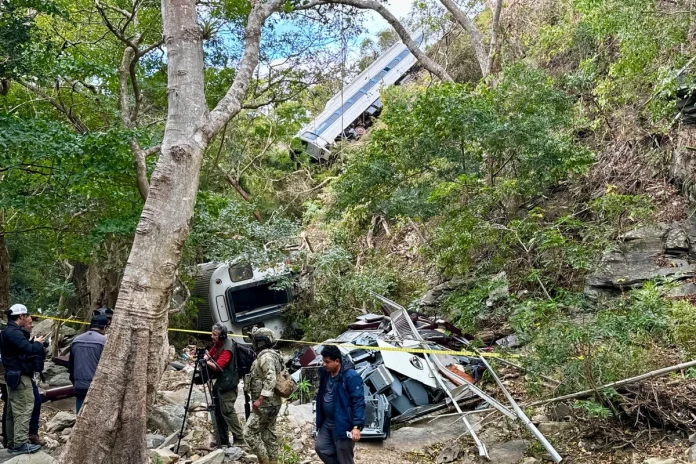 detienen-a-jefe-de-despachadores-del-tren-interoceanico-que-permitio-operar-a-maquinistas-sin-licencia-vigente_66ee96d0-7b07-43d6-b857-996ecef2f21f_medialjnimgndimage=fullsize