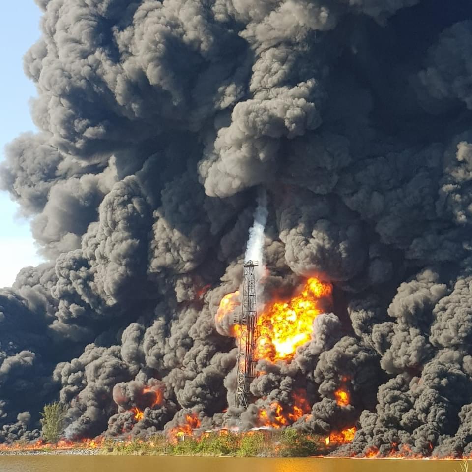En un infierno de convirtió Tuzandepetl, a causa de las explosiones del 23 de Febrero. 