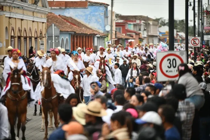 fiestas-de-la-candelaria-en-tlacotalpan-veracruz-iniciaron-con-cabalgata-de-mas-de-400-jinetes_01103d04-fce4-464b-9253-93240d61e895_media