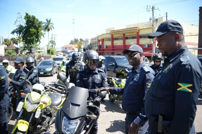 imponen-toque-de-queda-en-jamaica-tras-tiroteo-que-dejo-5-muertos_0a76e4aa-7328-4408-8e60-0400252d6ff3_medialjnimgndimage=fullsize