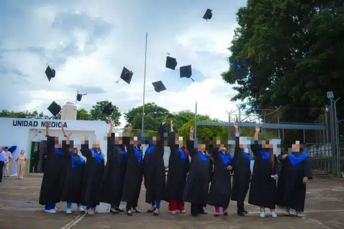 la-carcel-no-es-impedimento-13-reclusas-en-nayarit-se-graduan-como-abogadas_e875cba6-f216-4e1b-a0b5-b319a42a087e_medialjnimgndimage=fullsize