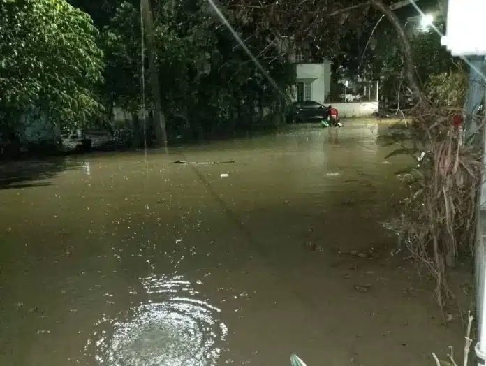 lluvias-en-veracruz-por-frente-frio-16-inundan-calles-de-poza-rica_8bb2a4bd-fa64-4950-a575-5fd4bb5448a8_medialjnimgndimage=fullsize