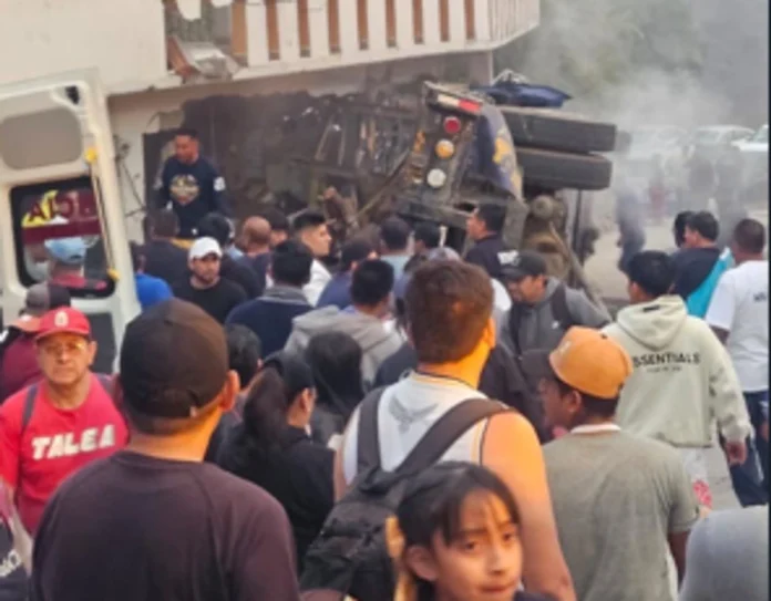 mueren-4-personas-por-choque-de-camion-contra-vivienda-en-guelatao-oaxaca_cfc972af-e2d9-459b-b956-a1f9919d37bc_medialjnimgndimage=fullsize (1)