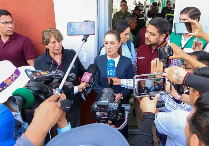 nadie-va-a-quedar-desamparado-dice-sheinbaum-a-damnificados-en-neza_edd78fe6-8405-4d9e-bc63-7057c9c4b8e9_media