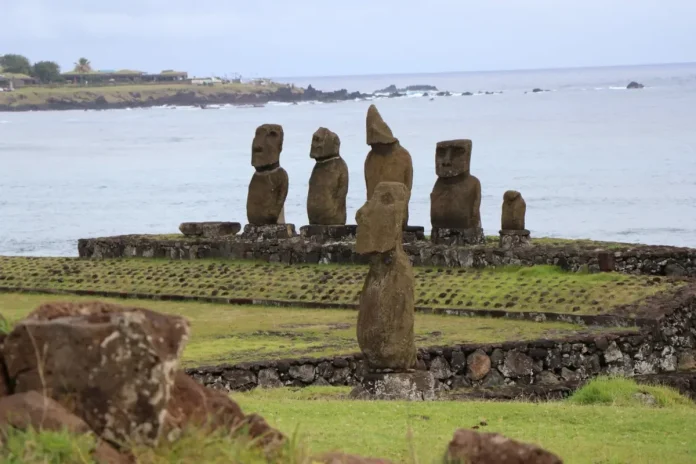 nuevo-estudio-revela-la-tecnica-que-usaron-los-rapa-nui-para-mover-las-estatuas-moai_92730f86-c9d1-4038-aaa4-18036bed95e3_medialjnimgndimage=fullsize