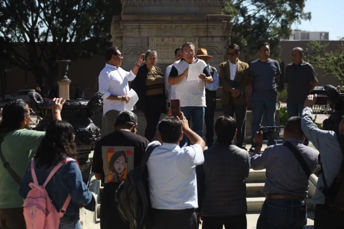 periodistas-en-oaxaca-protestan-por-el-caso-de-rafael-leon-exigen-libertad-de-expresion_32165230-7a62-4080-bb4c-2e713684424b_medialjnimgndimage=fullsize