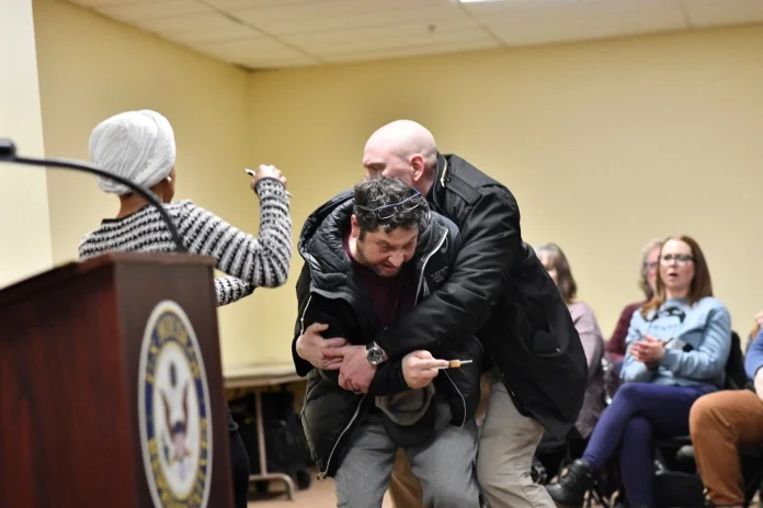 trump-duda-del-ataque-contra-ilhan-omar-sugiere-que-es-montaje-orquestado-por-ella_5e5beb3e-4172-48fc-95fe-4fd153524924_medialjnimgndimage=fullsize