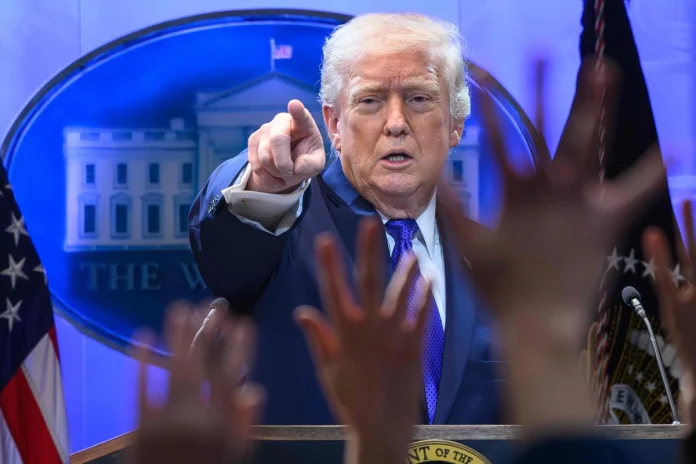trump-firma-decreto-para-imponer-arancel-global-de-10-a-todos-los-paises_b351d971-b89b-4806-88cc-1dd2890c1a22_medialjnimgndimage=fullsize
